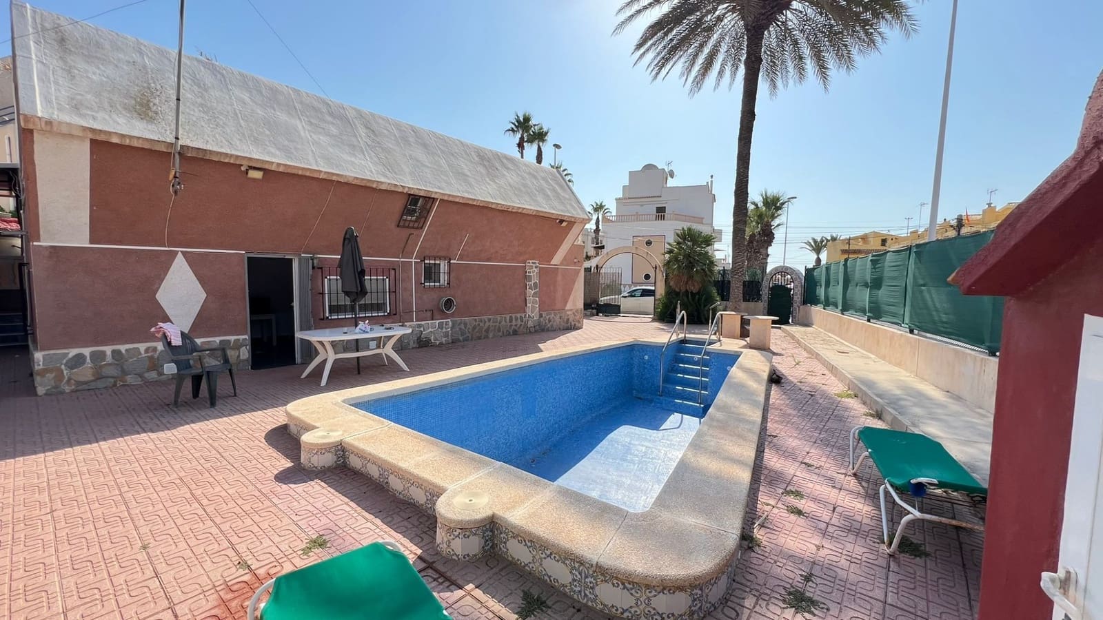 3 makuuhuone Huvila myytävänä paikassa Torrevieja mukana uima-altaan 
autotalli - 490 500 € (Ref: 10168381)