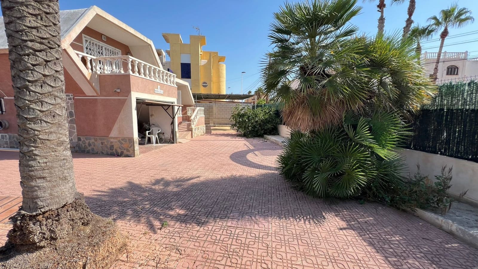 3 makuuhuone Huvila myytävänä paikassa Torrevieja mukana uima-altaan 
autotalli - 490 500 € (Ref: 10168381)