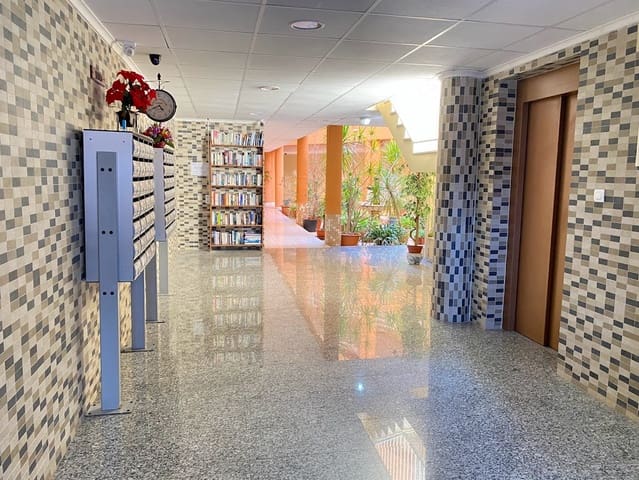 Apartamento de 2 habitaciones en San Miguel de Salinas en venta con piscina garaje - 145.000 € (Ref: 10168383)