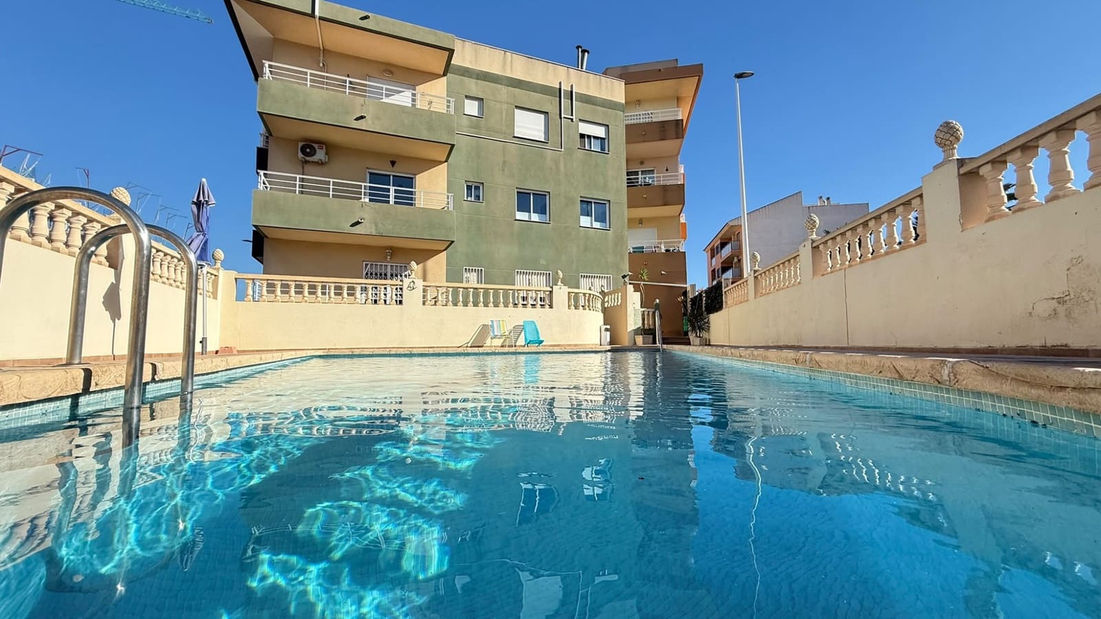 Apartamento de 2 habitaciones en San Miguel de Salinas en venta con piscina garaje - 145.000 € (Ref: 10168383)