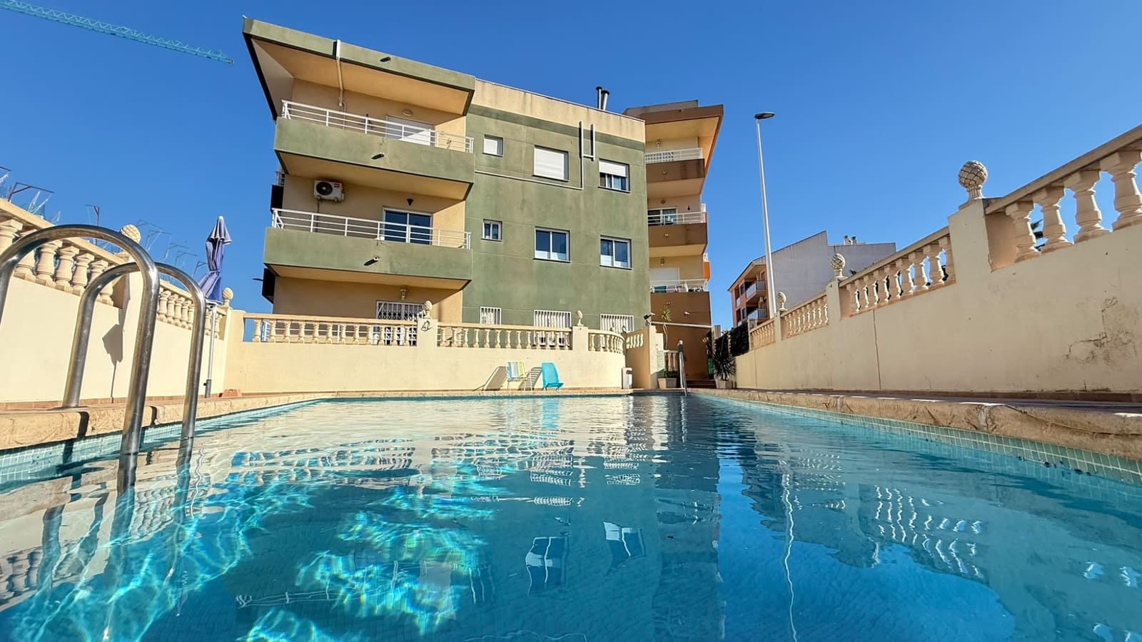 Apartamento de 2 habitaciones en San Miguel de Salinas en venta con piscina garaje - 145.000 € (Ref: 10168383)