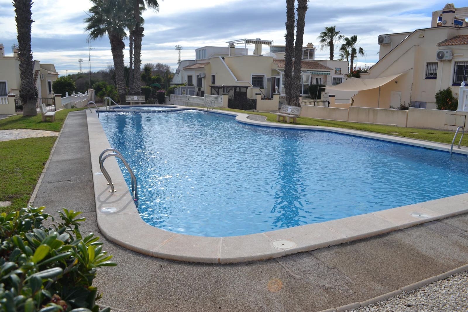 3 soverom Kjedet enebolig til salgs i La Zenia med svømmebasseng garasje - € 269 950 (Ref: 10171186)