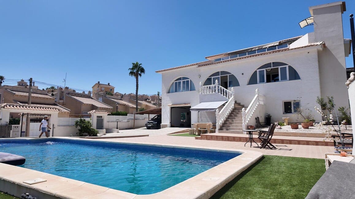5 bedroom Villa for sale in San Miguel de Salinas with pool garage - € 750,000 (Ref: 10172485)