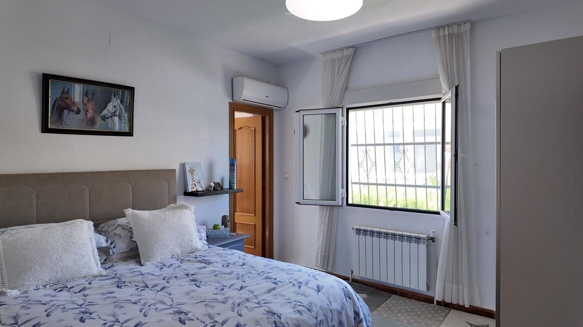 5 bedroom Villa for sale in San Miguel de Salinas with pool garage - € 750,000 (Ref: 10172485)