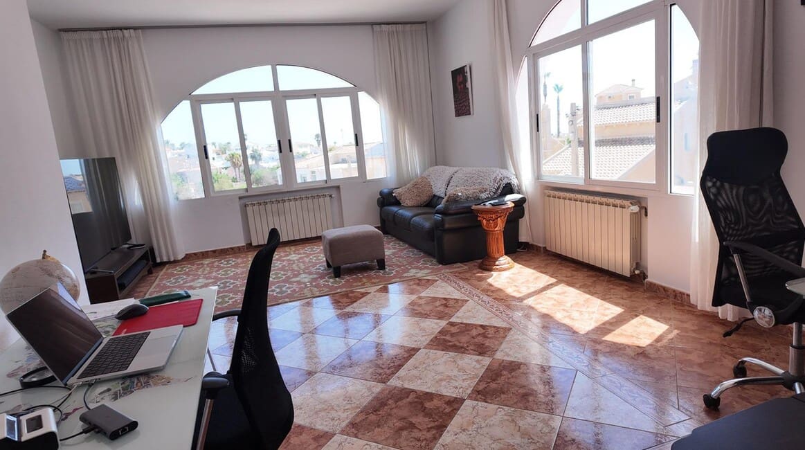 5 bedroom Villa for sale in San Miguel de Salinas with pool garage - € 750,000 (Ref: 10172485)