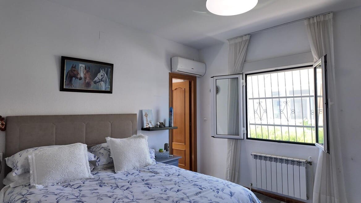 5 bedroom Villa for sale in San Miguel de Salinas with pool garage - € 750,000 (Ref: 10172485)