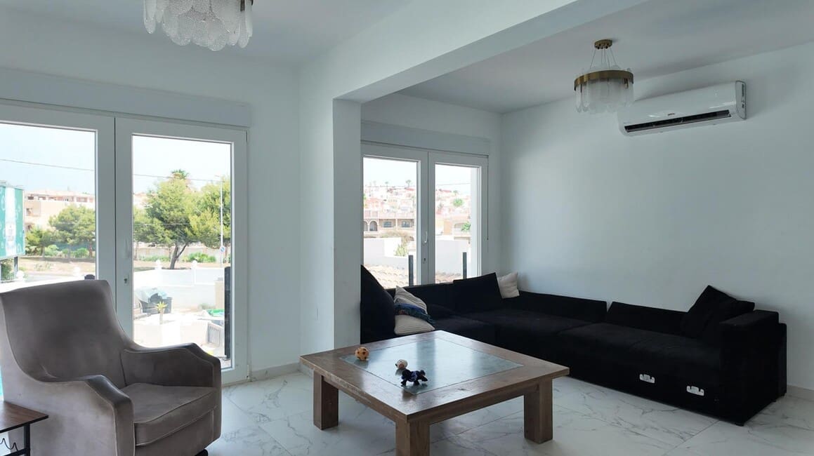 6 soveværelse Byhus til salg i Orihuela Costa med swimmingpool garage - € 695.000 (Ref: 10172487)