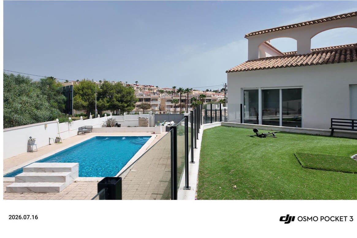 6 soveværelse Byhus til salg i Orihuela Costa med swimmingpool garage - € 695.000 (Ref: 10172487)