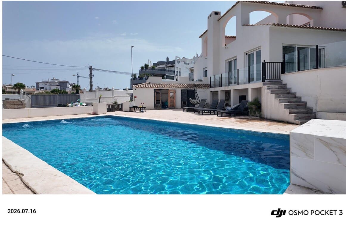 6 soveværelse Byhus til salg i Orihuela Costa med swimmingpool garage - € 695.000 (Ref: 10172487)