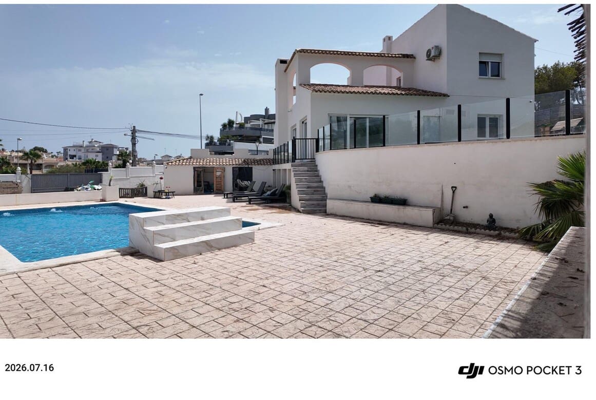6 soveværelse Byhus til salg i Orihuela Costa med swimmingpool garage - € 695.000 (Ref: 10172487)