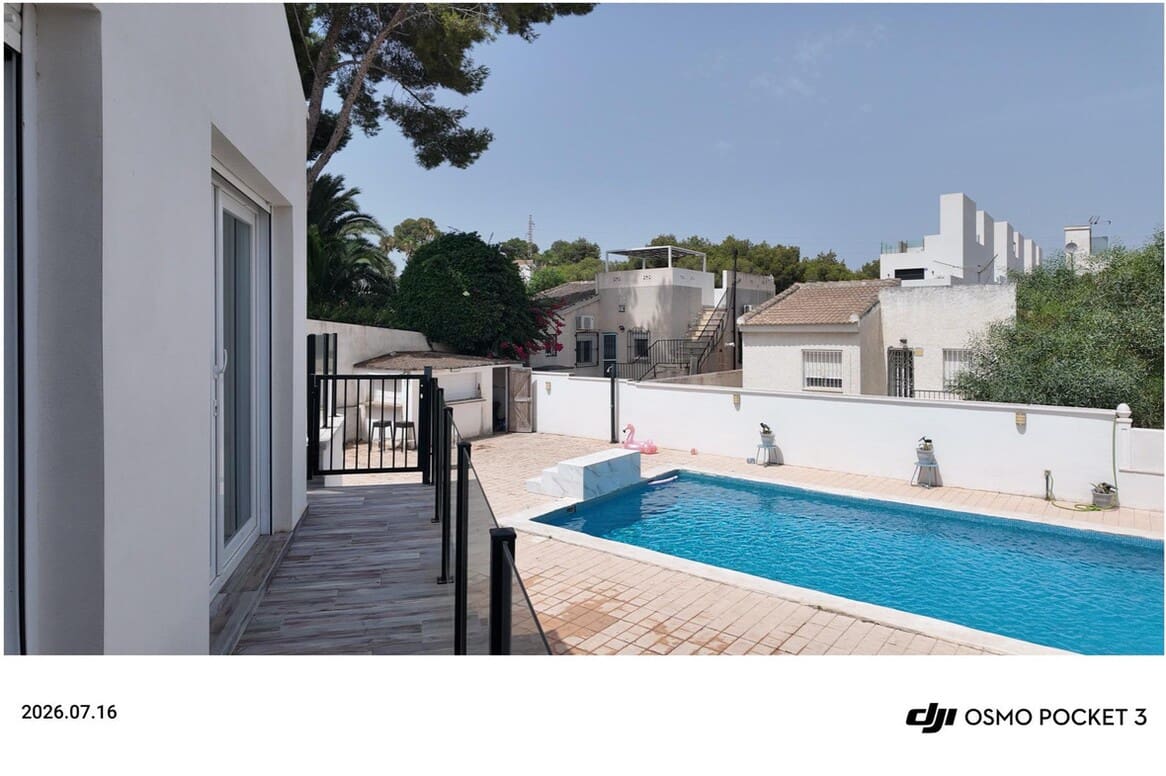 6 soveværelse Byhus til salg i Orihuela Costa med swimmingpool garage - € 695.000 (Ref: 10172487)