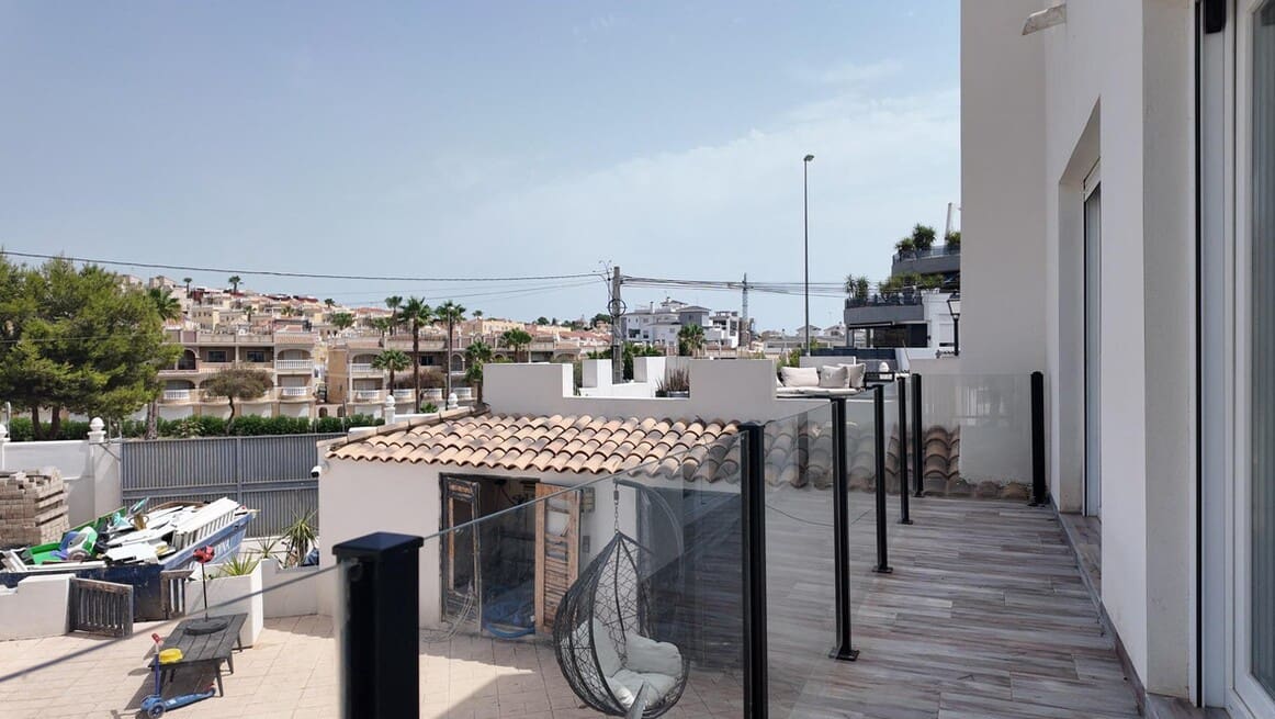 6 soveværelse Byhus til salg i Orihuela Costa med swimmingpool garage - € 695.000 (Ref: 10172487)