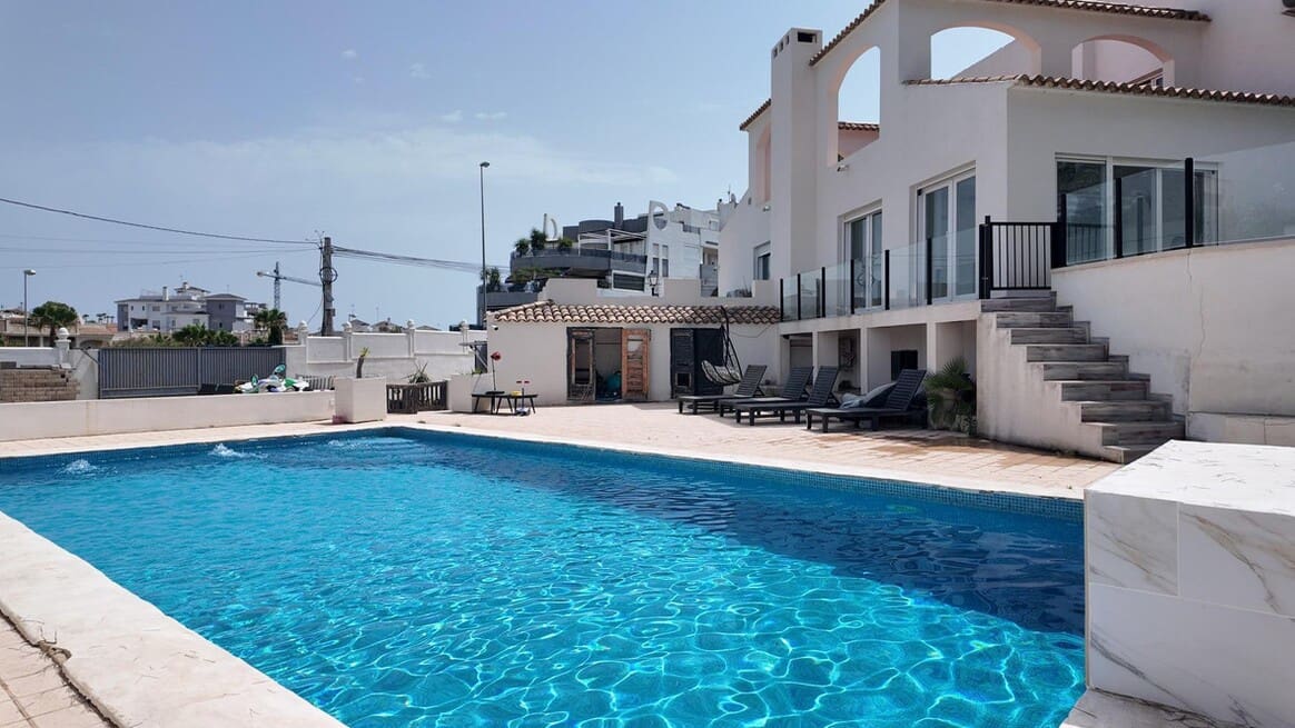 6 soveværelse Byhus til salg i Orihuela Costa med swimmingpool garage - € 695.000 (Ref: 10172487)