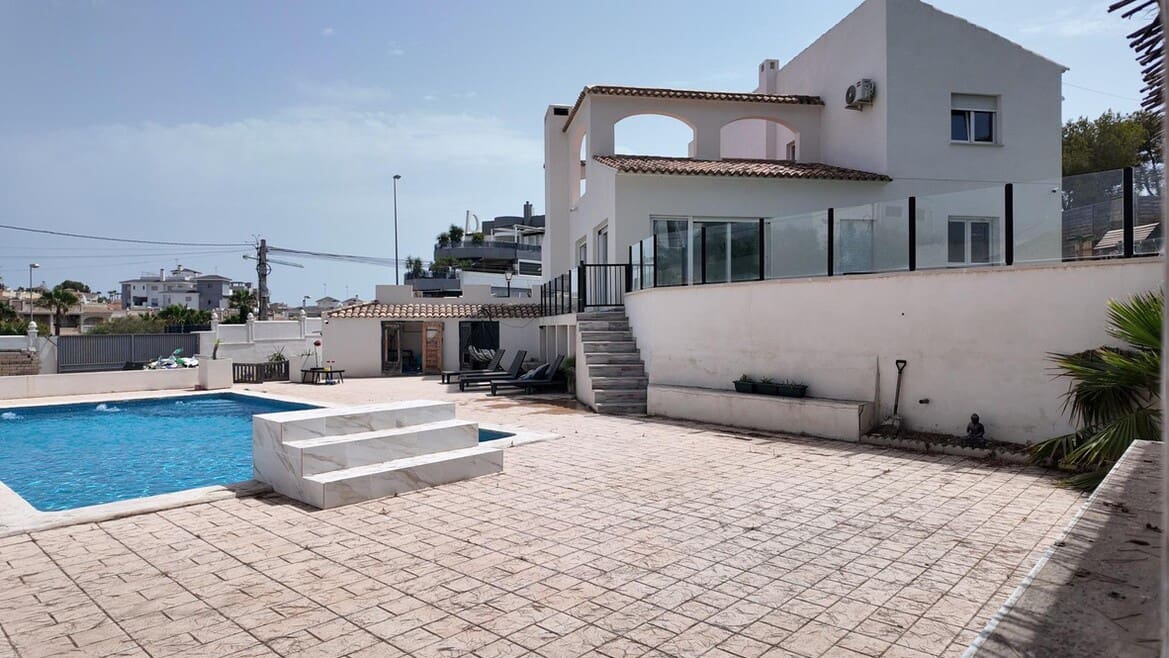 6 soveværelse Byhus til salg i Orihuela Costa med swimmingpool garage - € 695.000 (Ref: 10172487)