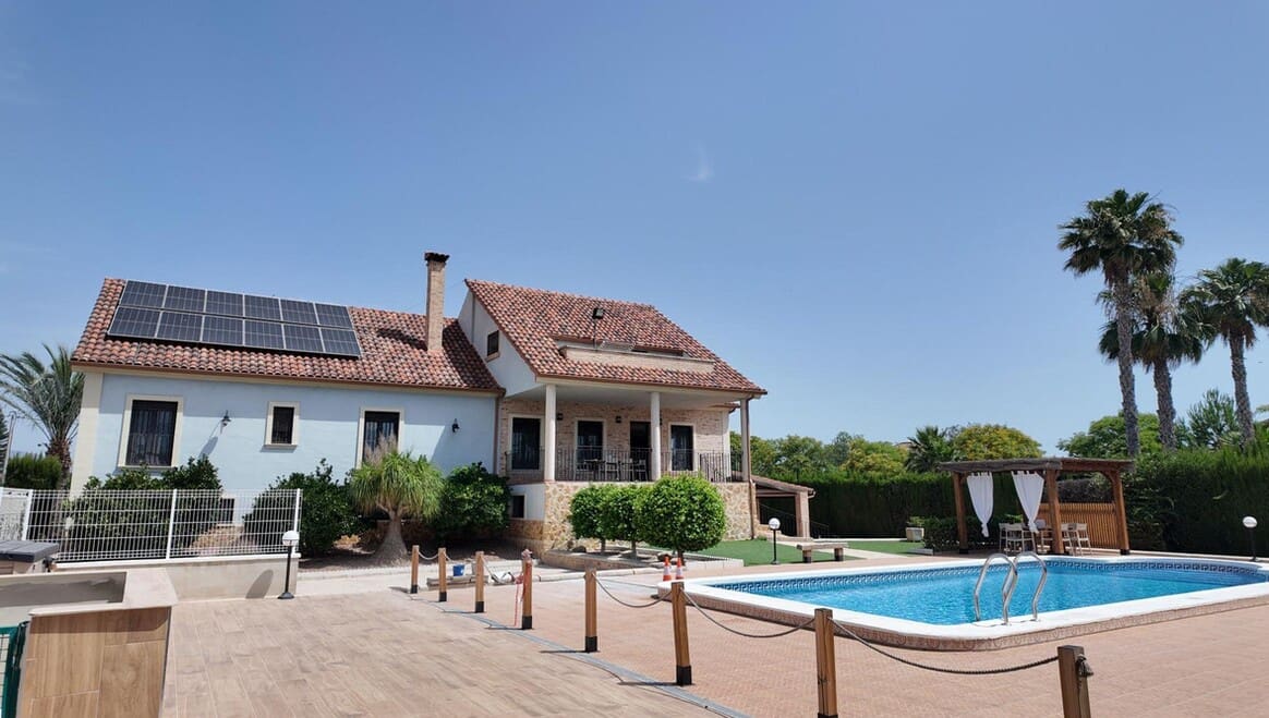 6 soveværelse Villa til salg i San Isidro med swimmingpool garage - € 720.000 (Ref: 10172488)