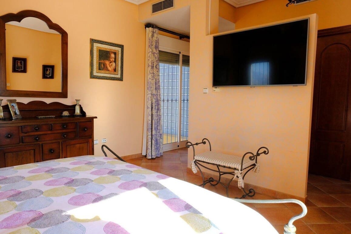 4 Zimmer Villa zu verkaufen in Orihuela mit Pool Garage - 650.000 € (Ref: 10172489)