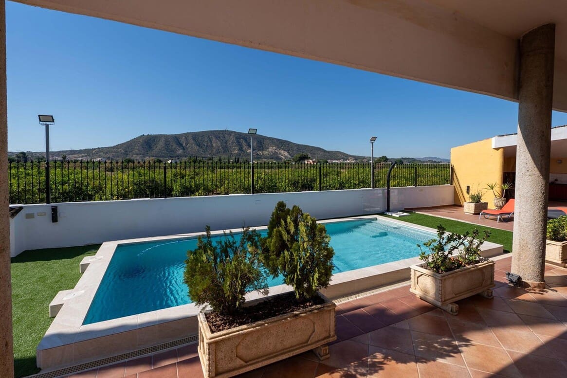 4 Zimmer Villa zu verkaufen in Orihuela mit Pool Garage - 650.000 € (Ref: 10172489)