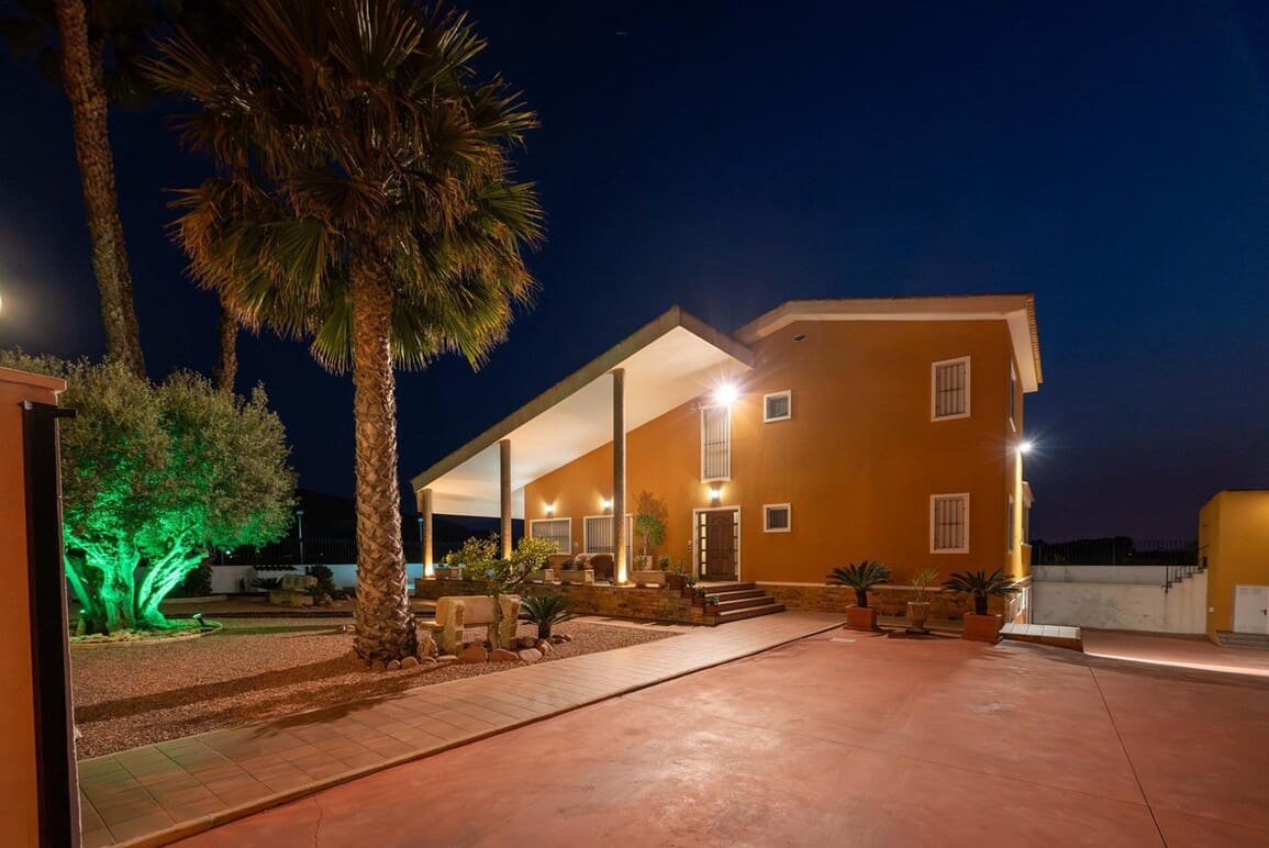 4 Zimmer Villa zu verkaufen in Orihuela mit Pool Garage - 650.000 € (Ref: 10172489)
