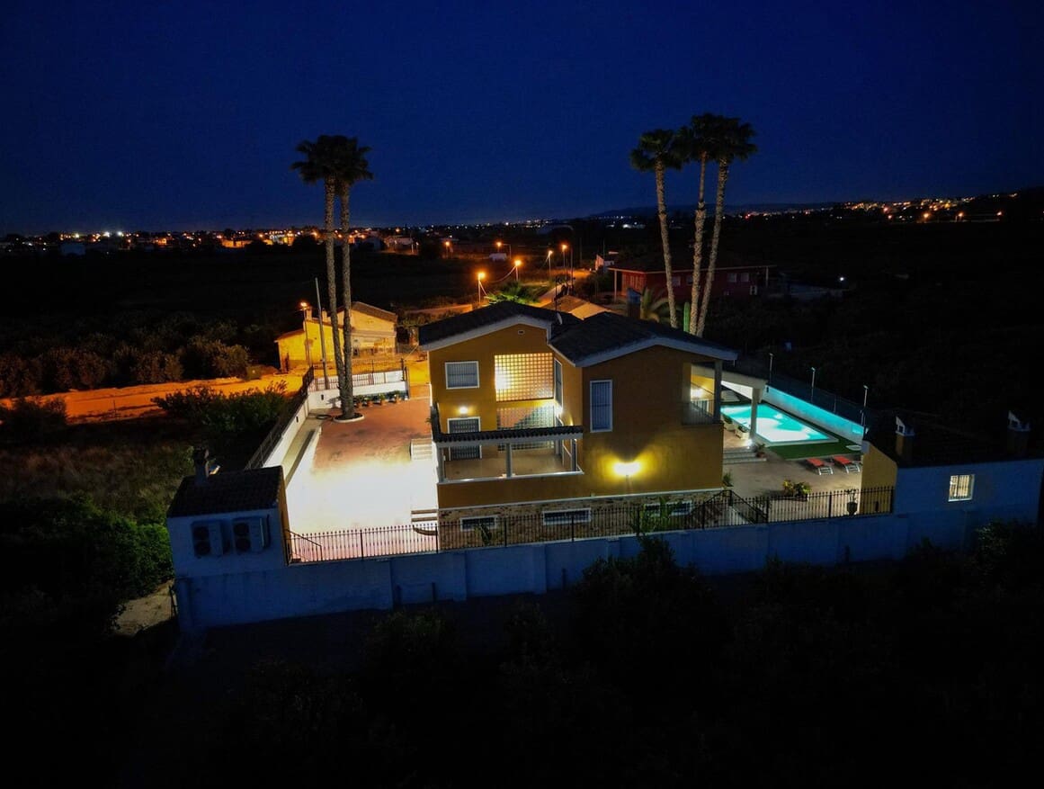 4 Zimmer Villa zu verkaufen in Orihuela mit Pool Garage - 650.000 € (Ref: 10172489)