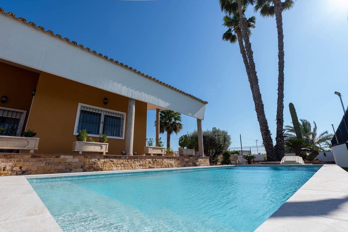 4 Zimmer Villa zu verkaufen in Orihuela mit Pool Garage - 650.000 € (Ref: 10172489)