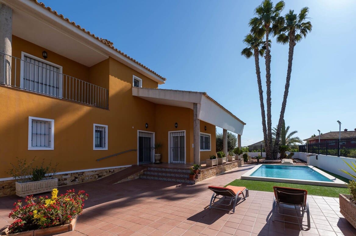 4 Zimmer Villa zu verkaufen in Orihuela mit Pool Garage - 650.000 € (Ref: 10172489)