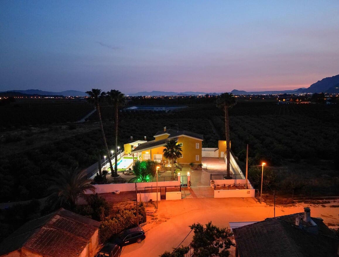 4 Zimmer Villa zu verkaufen in Orihuela mit Pool Garage - 650.000 € (Ref: 10172489)