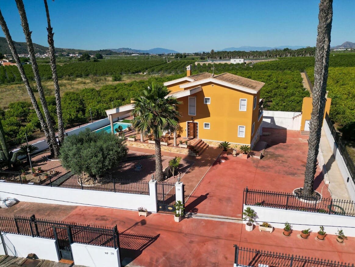 4 Zimmer Villa zu verkaufen in Orihuela mit Pool Garage - 650.000 € (Ref: 10172489)