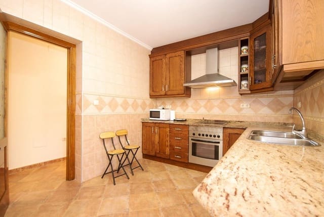3 makuuhuone Huvila myytävänä paikassa Puerto Deportivo, Torrevieja mukana uima-altaan 
autotalli - 510 000 € (Ref: 10172490)