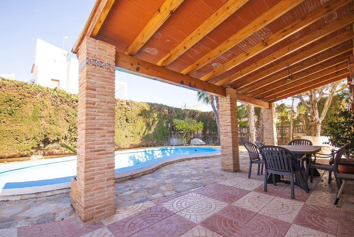 3 soveværelse Villa til salg i Torrevieja med swimmingpool garage - € 510.000 (Ref: 10172490)
