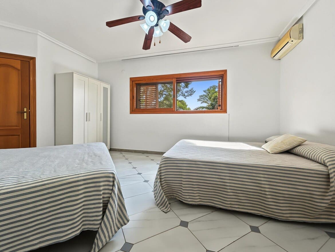 7 soveværelse Villa til salg i Campoamor med swimmingpool garage - € 1.300.000 (Ref: 10172493)