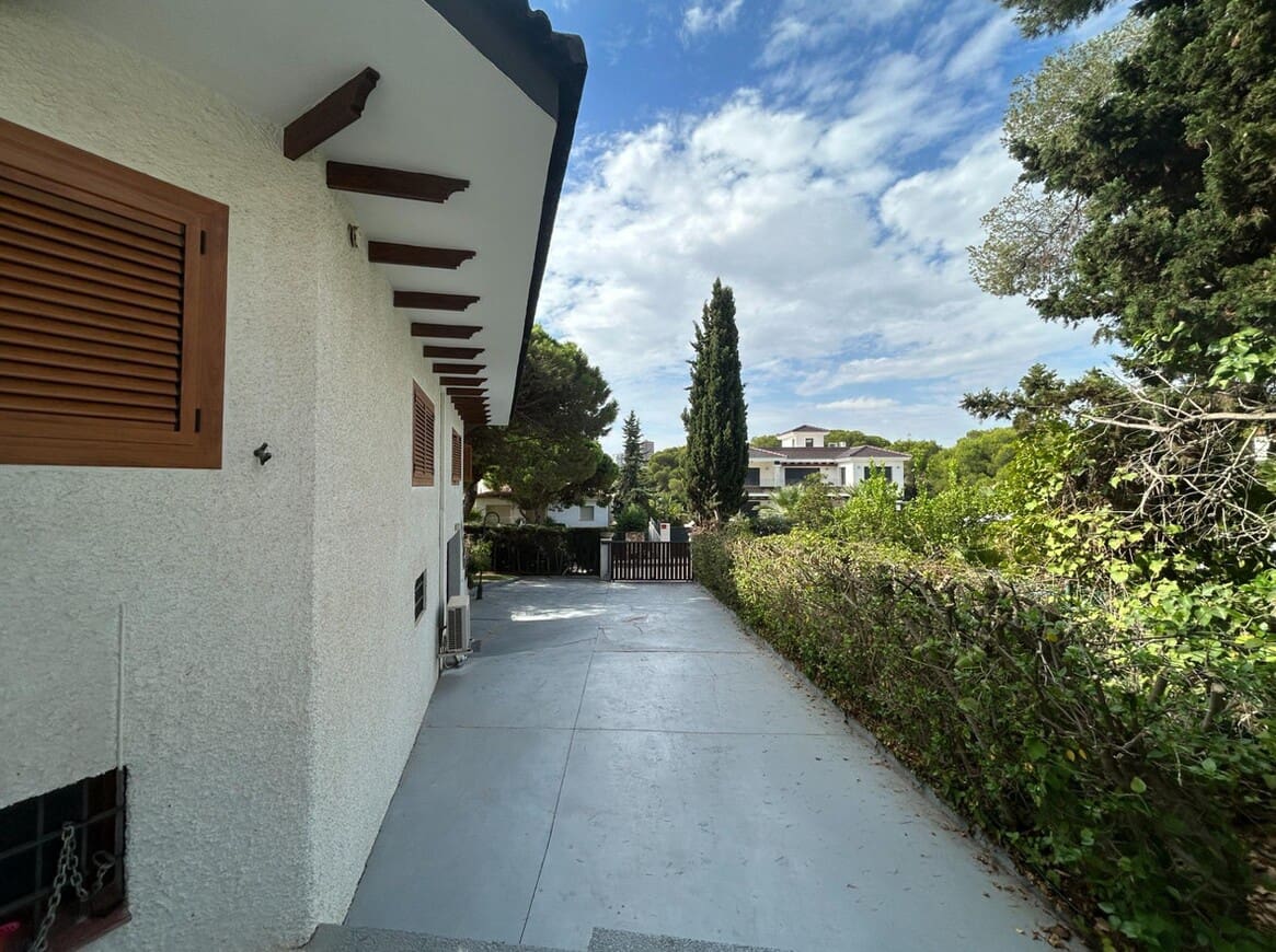 7 soveværelse Villa til salg i Campoamor med swimmingpool garage - € 1.300.000 (Ref: 10172493)