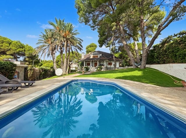 Chalet de 7 habitaciones en Dehesa de Campoamor, Orihuela en venta con piscina garaje - 1.300.000 € (Ref: 10172493)