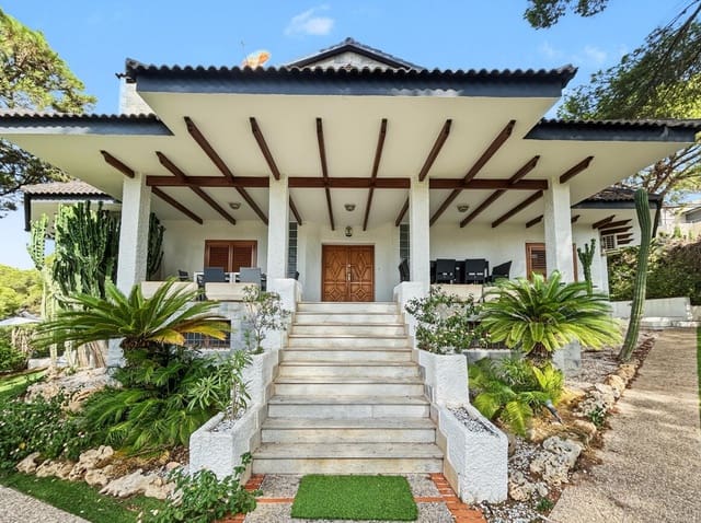 Chalet de 7 habitaciones en Dehesa de Campoamor, Orihuela en venta con piscina garaje - 1.300.000 € (Ref: 10172493)