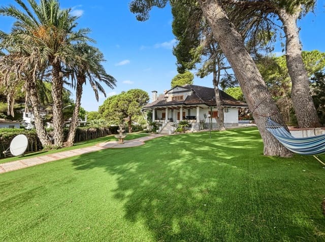 Chalet de 7 habitaciones en Dehesa de Campoamor, Orihuela en venta con piscina garaje - 1.300.000 € (Ref: 10172493)