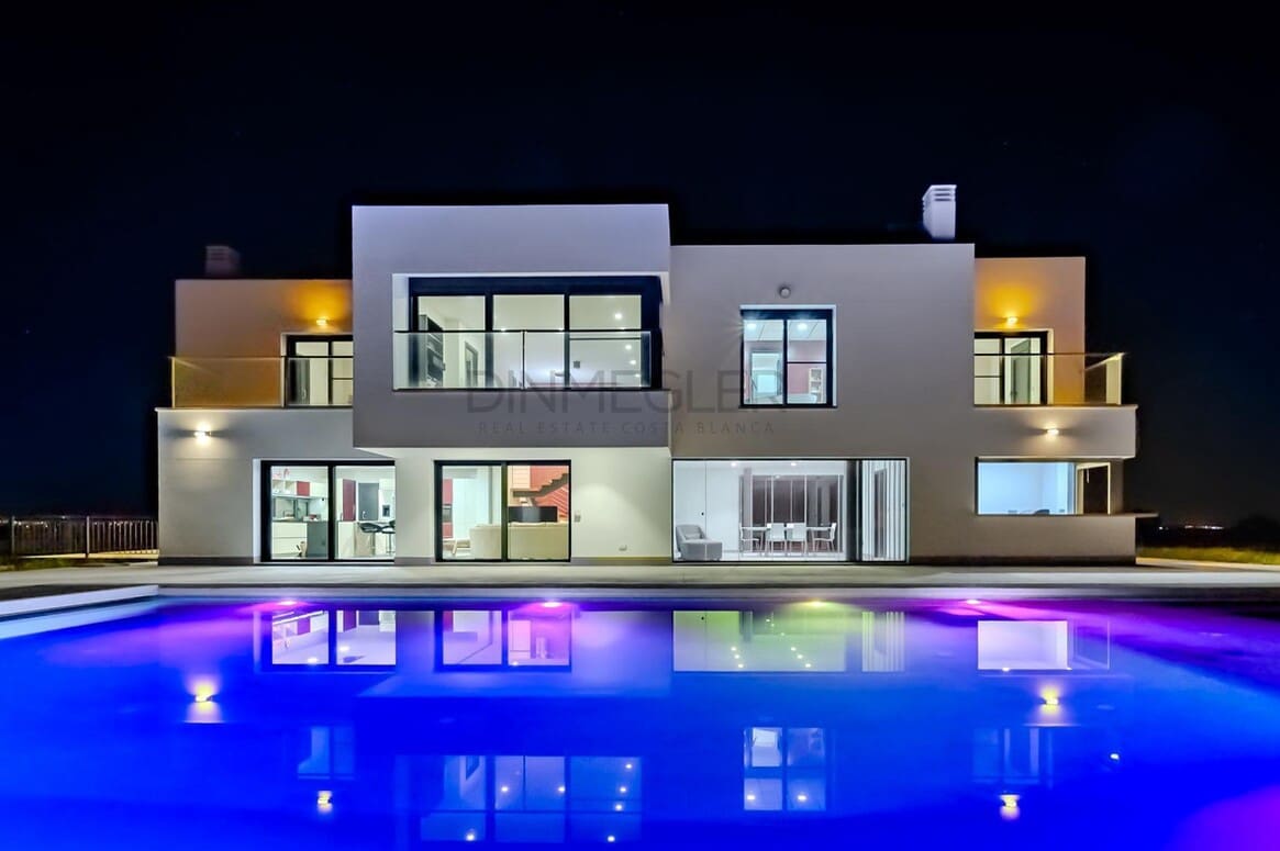 5 Zimmer Villa zu verkaufen in San Fulgencio mit Pool Garage - 990.000 € (Ref: 10172495)