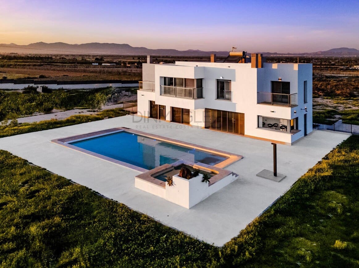 5 Zimmer Villa zu verkaufen in San Fulgencio mit Pool Garage - 990.000 € (Ref: 10172495)