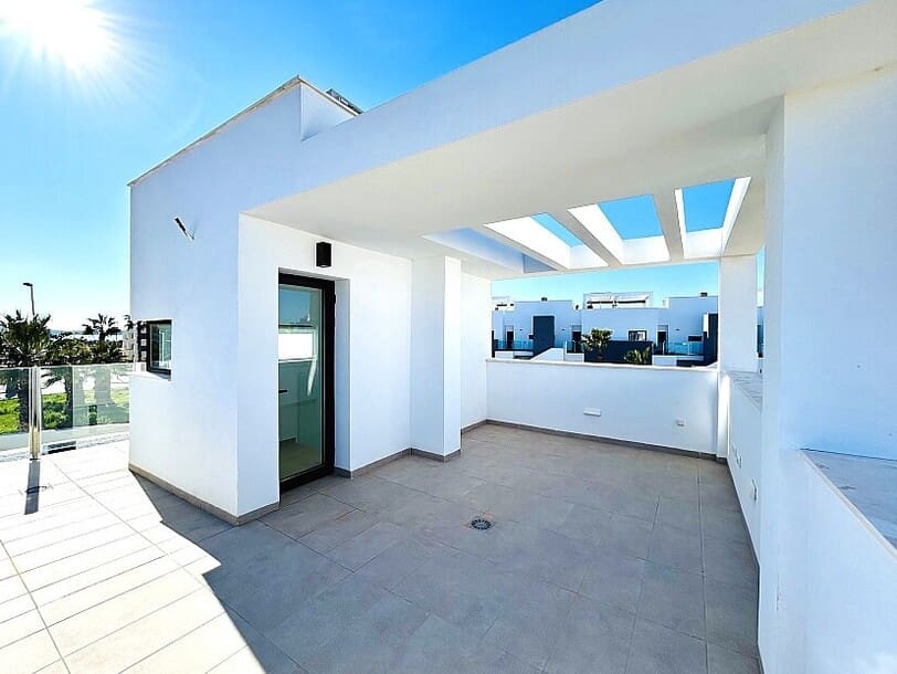 Chalet de 3 habitaciones en Guardamar del Segura en venta con piscina garaje - 580.000 € (Ref: 10172500)