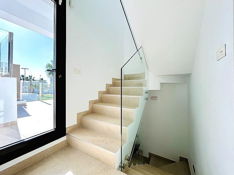 Chalet de 3 habitaciones en Guardamar del Segura en venta con piscina garaje - 580.000 € (Ref: 10172500)