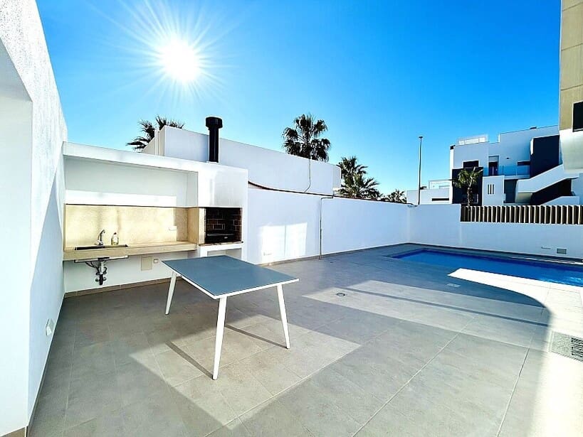 Chalet de 3 habitaciones en Guardamar del Segura en venta con piscina garaje - 580.000 € (Ref: 10172500)