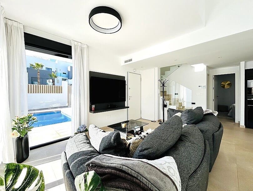 Chalet de 3 habitaciones en Guardamar del Segura en venta con piscina garaje - 580.000 € (Ref: 10172500)