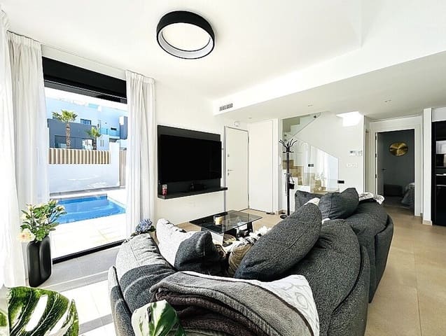 Chalet de 3 habitaciones en El Raso, Guardamar del Segura en venta con piscina garaje - 580.000 € (Ref: 10172500)