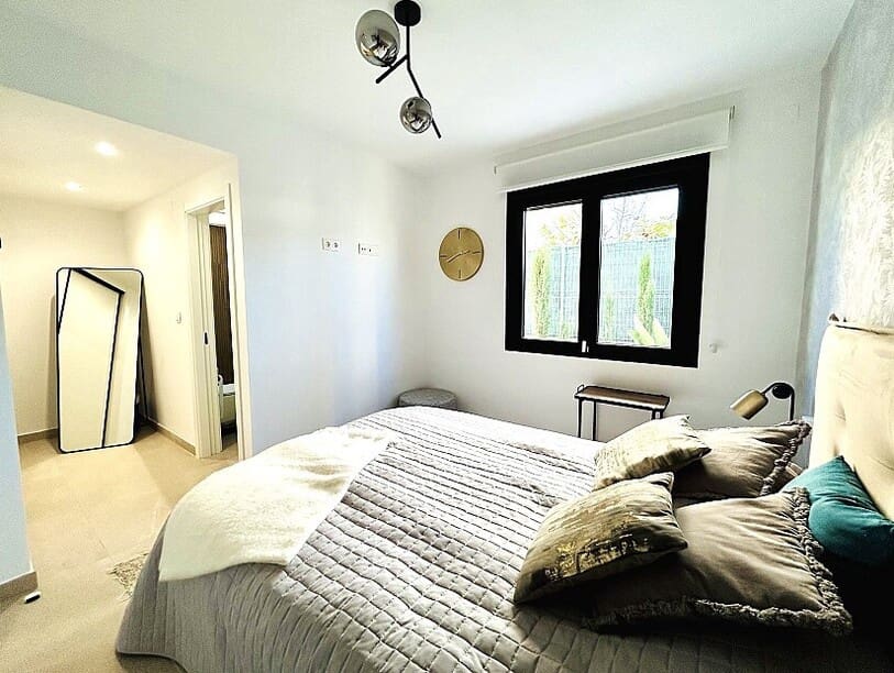 Chalet de 3 habitaciones en Guardamar del Segura en venta con piscina garaje - 580.000 € (Ref: 10172500)