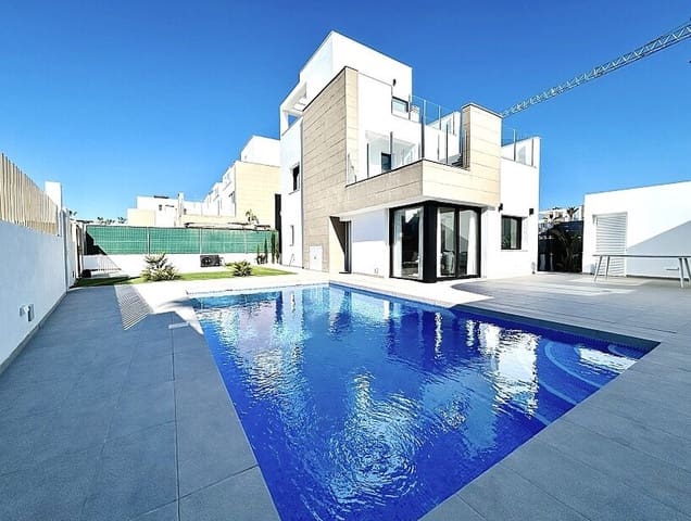 Chalet de 3 habitaciones en El Raso, Guardamar del Segura en venta con piscina garaje - 580.000 € (Ref: 10172500)