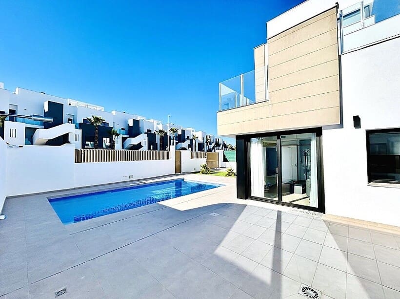 Chalet de 3 habitaciones en Guardamar del Segura en venta con piscina garaje - 580.000 € (Ref: 10172500)