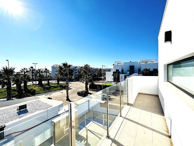 Chalet de 3 habitaciones en Guardamar del Segura en venta con piscina garaje - 580.000 € (Ref: 10172500)
