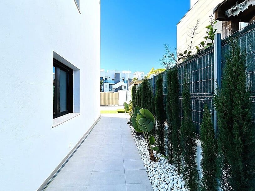 Chalet de 3 habitaciones en Guardamar del Segura en venta con piscina garaje - 580.000 € (Ref: 10172500)