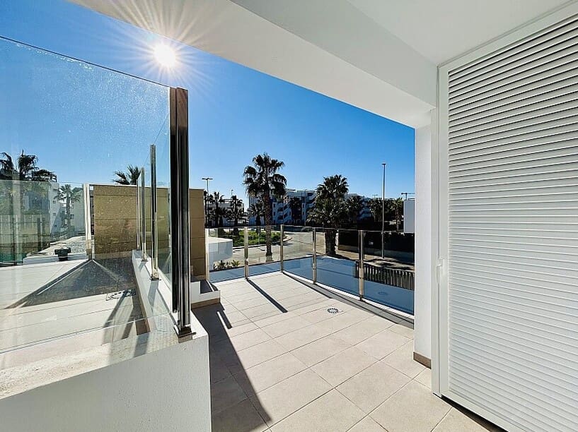 Chalet de 3 habitaciones en Guardamar del Segura en venta con piscina garaje - 580.000 € (Ref: 10172500)