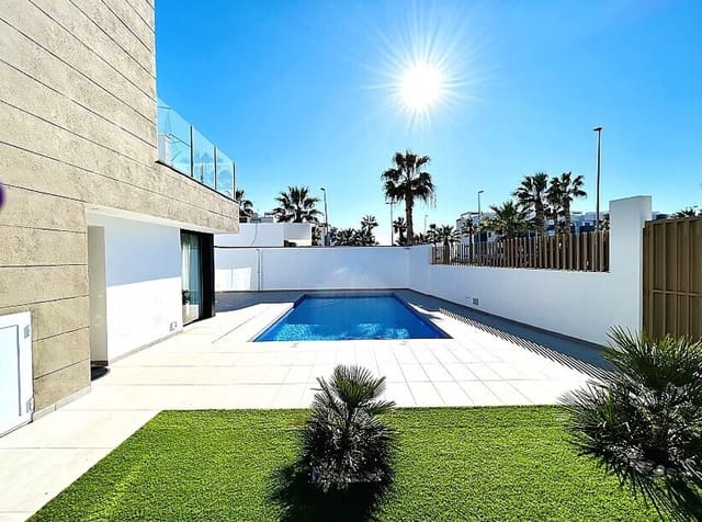 Chalet de 3 habitaciones en El Raso, Guardamar del Segura en venta con piscina garaje - 580.000 € (Ref: 10172500)