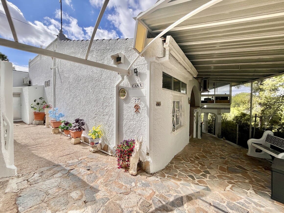 3 bedroom Villa for sale in Pinar de Campoverde with garage - € 329,950 (Ref: 10172504)