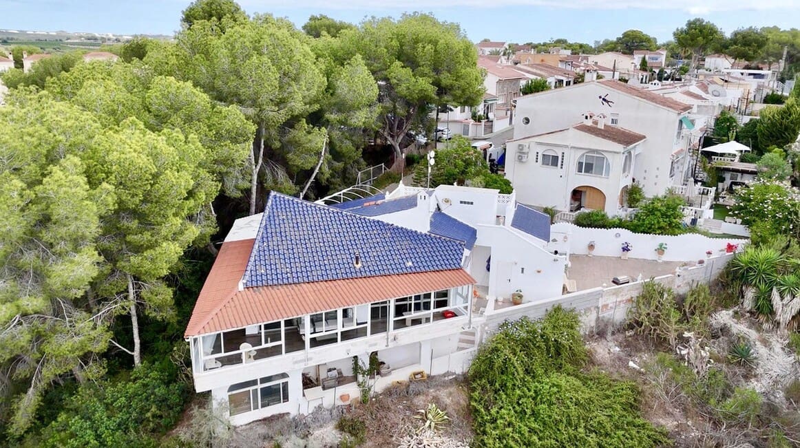 3 bedroom Villa for sale in Pinar de Campoverde with garage - € 329,950 (Ref: 10172504)
